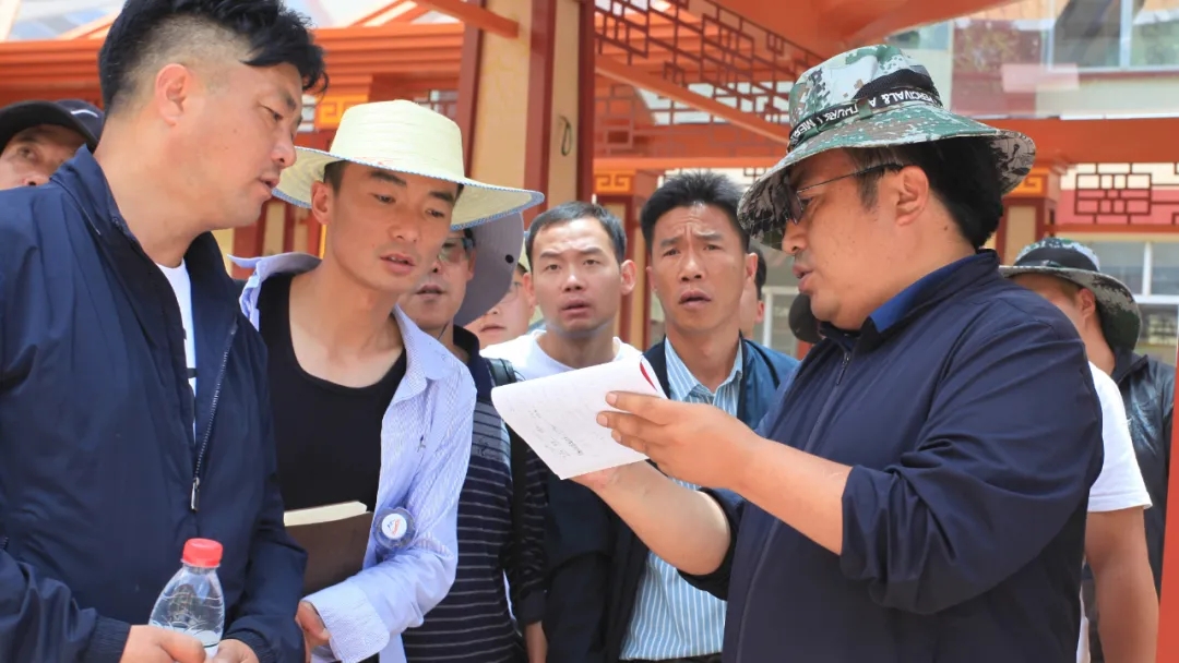 巴桑次仁到局直属学校调研指导工作