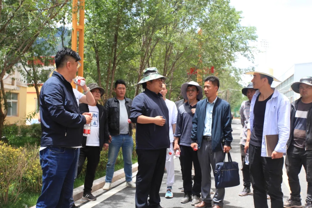 巴桑次仁到局直属学校调研指导工作